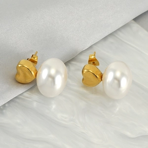Elegant gold heart pearl stud earrings for women with freshwater style pearls