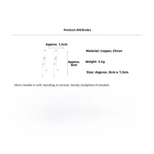 Vue détaillée des boucles d'oreilles à pampilles étoiles de 8 cm sur 1,3 cm en argent