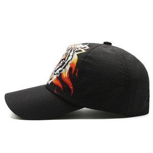 Quick-dry mesh baseball cap with tiger head flame print and breathable sun protection