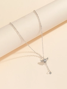 Vue détaillée du collier en Y Coeur de Cupidon avec ailes et incrustation de zircon