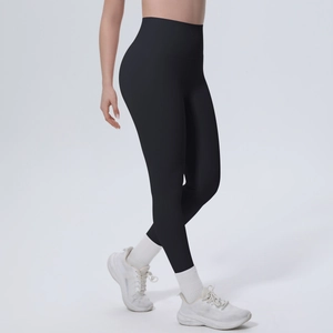 Schwarze Yoga-Leggings mit hoher Taille, Po-Hebe-Effekt und Bauchweg-Funktion im Detail