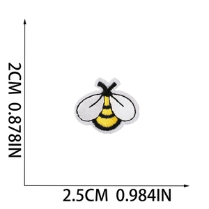 Detailed size view of cartoon bee embroidery patch with dimensions 2cm by 2.5cm