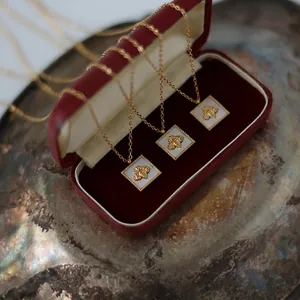 Square bee shell necklace in 18K gold plated titanium steel with vintage jewelry box