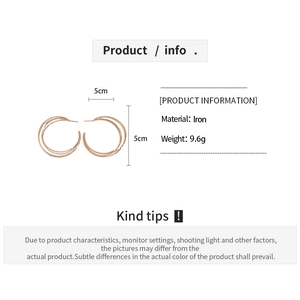 Detail view of 5cm rose gold multi-layer C-shape hoop earrings with weight specifications
