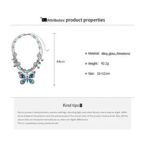 Détail du collier papillon perlé montrant les mesures de longueur et les matériaux