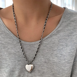 Collana Lunga con Ciondolo a Cuore in Acciaio al Titanio Catena in Metallo e Pelle Intrecciata Argento Gioielli Hip Hop Unisex