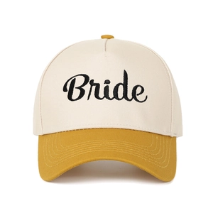 Cappellino trucker bicolore con ricamo Bride, corona beige e visiera giallo senape