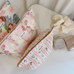 Détails de trousses à maquillage en coton à fleurs roses avec fermeture éclair en métal