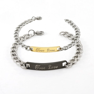 Bracelets de couple en acier titane avec gravure True Love et maillons de chaîne