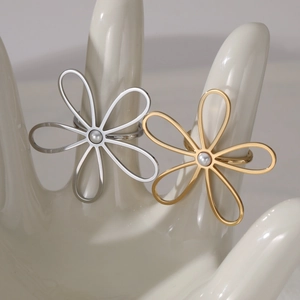 316L stainless steel open flower rings with pearls in gold and silver finishes