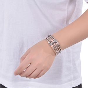 Bracelet multicouche en pierre zébrée rose avec perles florales et tubes en argent