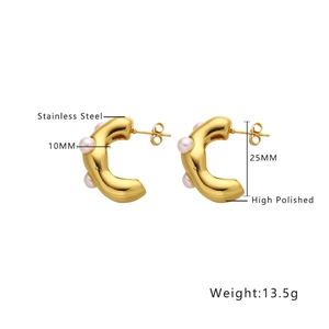 Detail view of gold C-shaped stainless steel earrings with pearls and 25mm dimensions