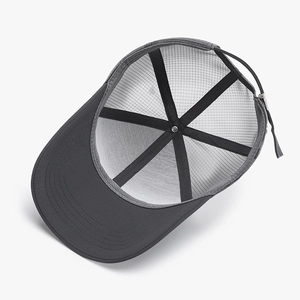 Cappellino da baseball grigio scuro ad asciugatura rapida con mesh e fibbia in metallo
