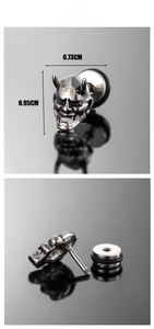 Détail du clou d'oreille masque Hannya gothique avec dimensions de 0,95 cm de haut