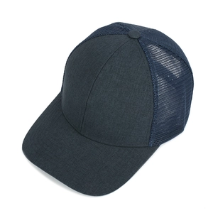Detailansicht der dunkelgrauen Trucker Cap mit atmungsaktivem Netz und Twill-Gewebe