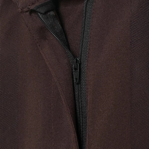 Pantaloni a gamba larga marrone scuro con cerniera nera e tirante in metallo a forma di V