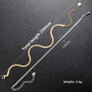 Detail of 2.6mm stainless steel snake chain in gold and silver with size and weight specs