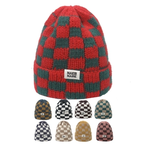 Dick gestrickte Beanie mit Karomuster für Damen in verschiedenen Farben für den Winter