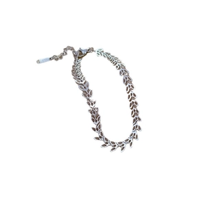 Minimalist clover chain bracelet in silver stainless steel with adjustable lobster clasp