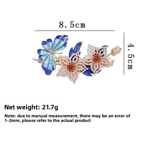Detailansicht der Schmetterlings-Blumen-Haarspange mit Maßen 8,5 cm und Gewicht 21,7 g