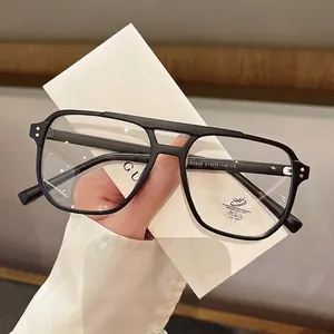Vista dettagliata della montatura vintage a doppio ponte con lenti anti-luce blu e UV400