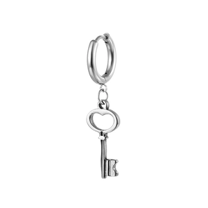 Boucle d'oreille hip hop en acier inoxydable avec pendentif clé argenté sur blanc