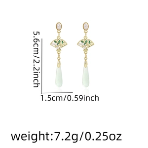 Detailed size and weight view of emerald green fan-shaped tassel earrings for cheongsam