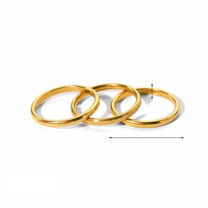 Detail view of 0.2cm wide gold titanium steel rings with dimensions and weight data