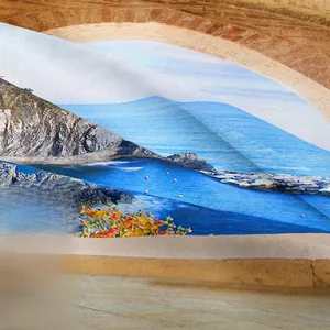 Gros plan détaillé montrant l'impression numérique HD de paysage marin sur tissu tissé doux