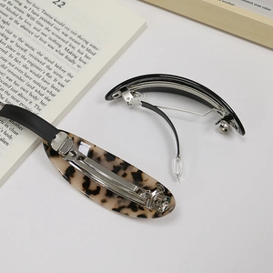 Minimalist acetate hair clip in tortoiseshell and black finish with silver metal spring buckle