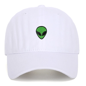 Berretto da baseball in cotone bianco con ricamo alieno verde e classica visiera curva