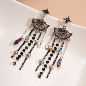 Détails des boucles d'oreilles vintage en forme d'éventail avec perles et glands en cristal