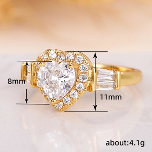 Anello dorato a forma di cuore con zirconi bianchi brillanti e specifiche di misura