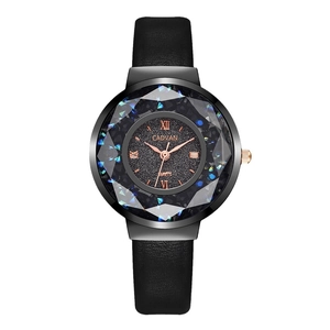 Montre quartz femme élégante avec cadran étoilé noir et lunette en strass sur cuir