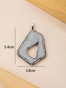 Macro view of natural agate druzy pendant with sparkling crystals and measurement 5.4cm