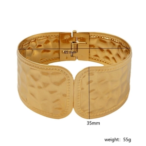 Wide hammered 18k gold plated stainless steel cuff bracelet with 35mm width and 65mm inner diameter