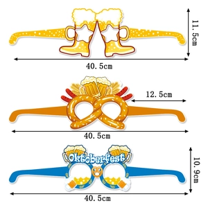 Set de lunettes en papier pour Oktoberfest avec chopes de bière et bretzels pour photos