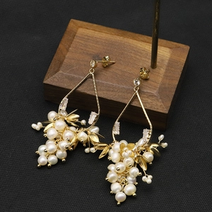 Boucles D'oreilles Pendantes Perles D'eau Douce Baroques Avec Tige Plaqué Or Bijoux Grappe Pour Femmes