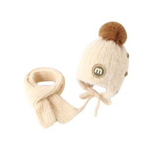 Kinder Winter Strickmütze und Schal Set mit M-Patch und Kunstpelz Bommel in Creme