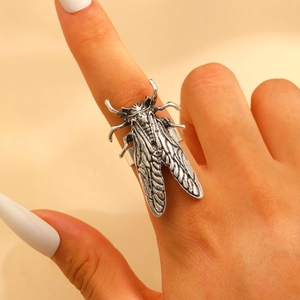 Vintage silver insect cicada ring with detailed wing texture for a unique look