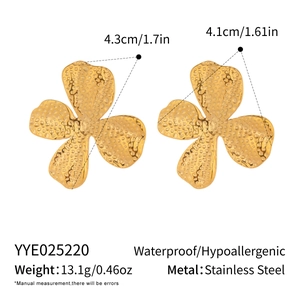 Detailed size view of hammered gold clover earrings in stainless steel for women