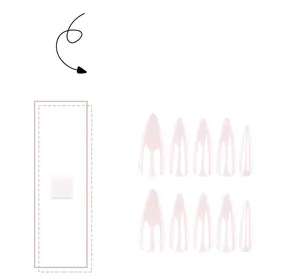 Détail de faux ongles rose pâle forme stiletto longue avec une finition glacée