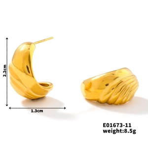 Detailed dimensions of gold textured geometric stainless steel stud earrings with weights