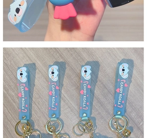 Détails du porte-clés Koala en silicone bleu avec dragonne, clochette et anneau doré