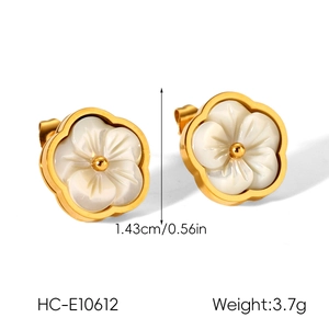 Macro detail of gold-plated five-petal flower stud earrings with white inlay and dimensions