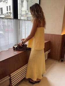 Detailed texture of yellow cotton camisole and high-waist fishtail skirt set