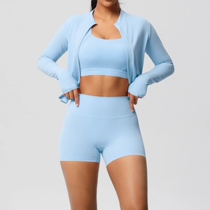 Ensemble de yoga bleu clair 3 pièces avec manches passe-pouce et short gainant