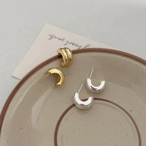 Minimalist 925 sterling silver chunky C-shape hoop earrings in gold and silver finish