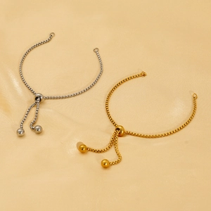 Details verstellbarer Edelstahl-Boxkettenarmbänder in Gold- und Silberschmuck-Optik