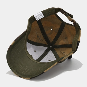 Dettaglio interno del cappello baseball mimetico 100% acrilico con fascia tergisudore